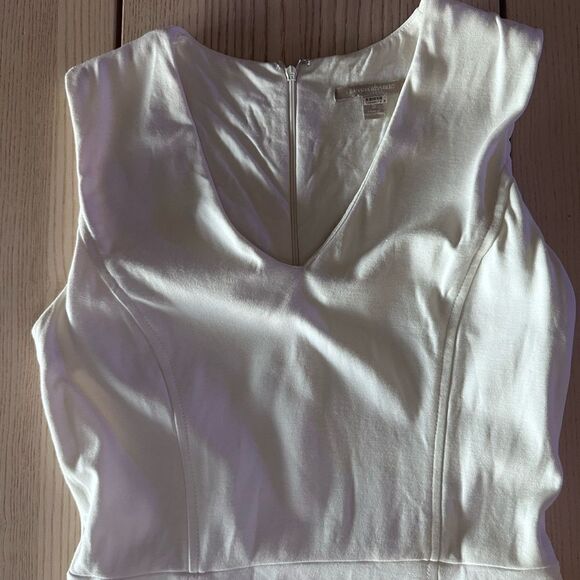 Banana Republic Sleeveless Bodycon structured dress in off white - Size 2 - Picture 3 of 6